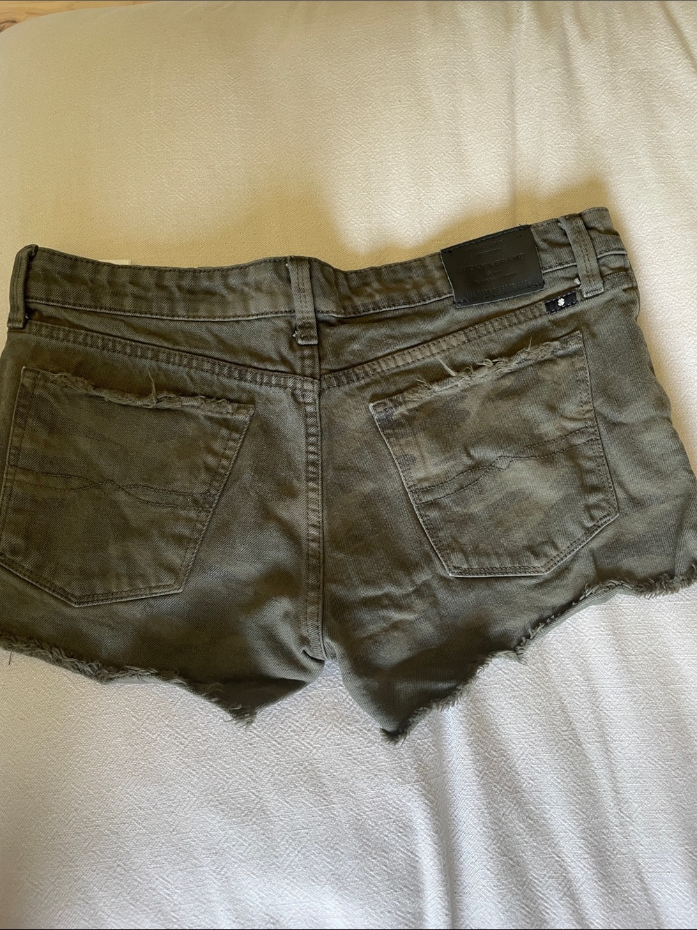 Women’s Lucky Brand Green Camo Denim Shorts 6/28 The cutoff short - Picture 3 of 4